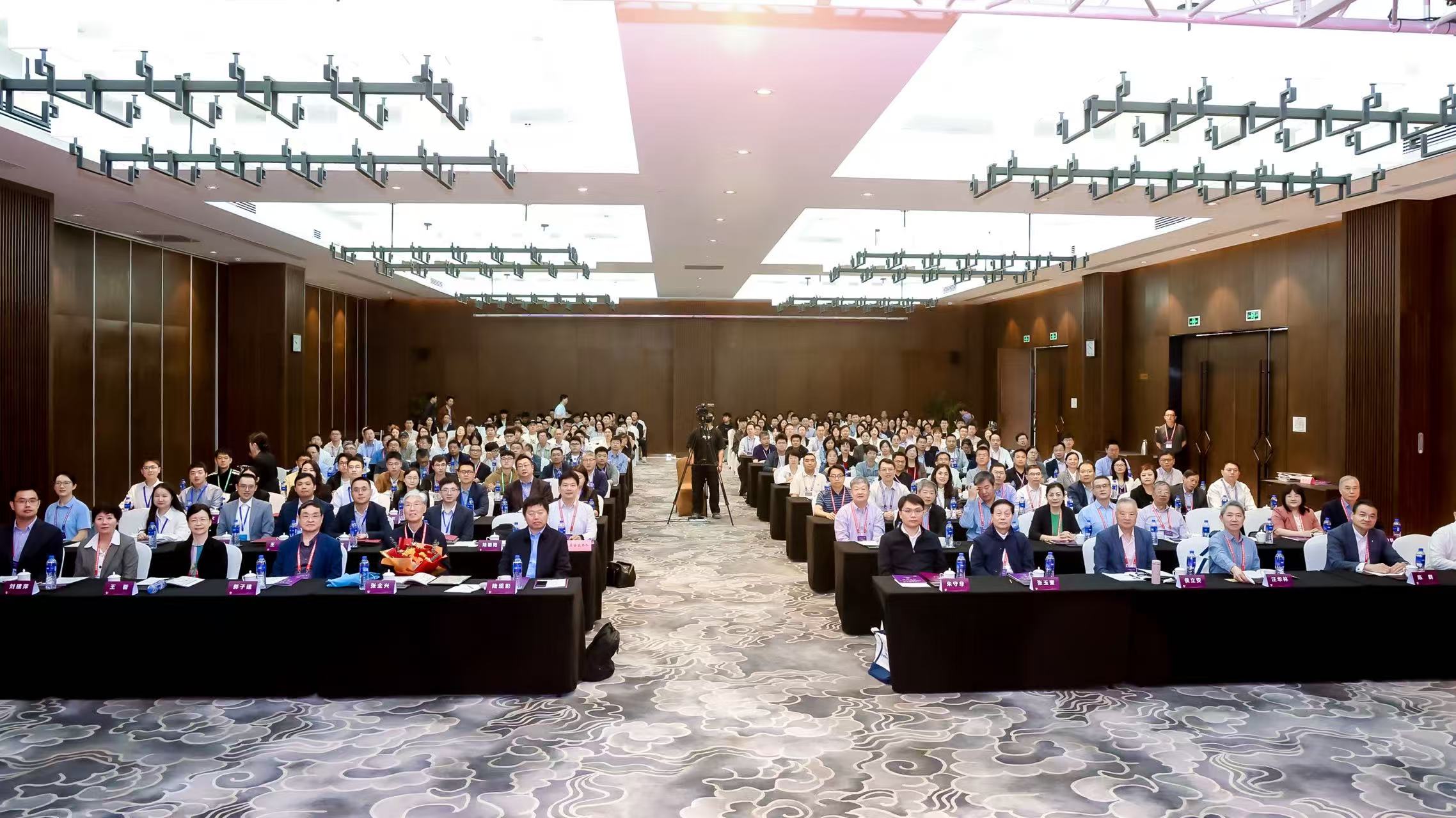 合影.jpg 合影.jpg